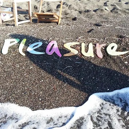 Hotel Pleasure Black Santorini