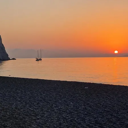 Santorini Sunrise 3* Perissa (Santorini)