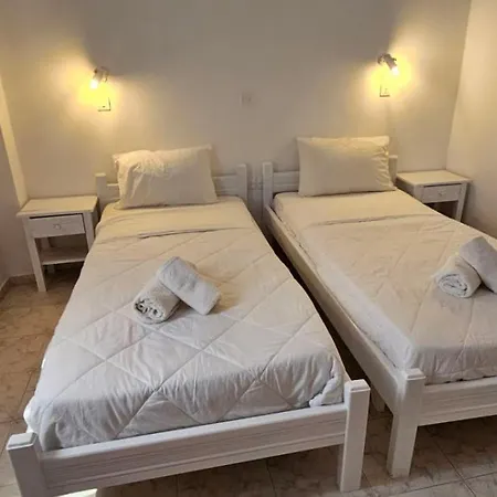 Pleasure Black Santorini מלון 3*