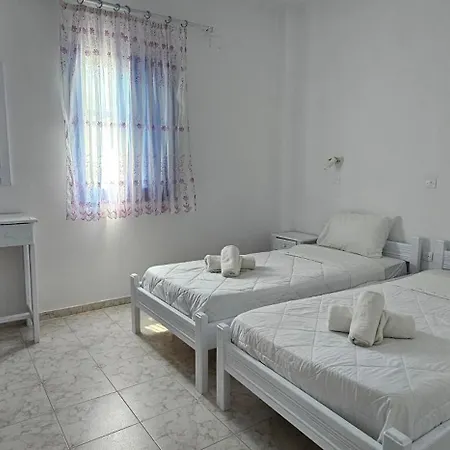 מלון Pleasure Black Santorini 3*
