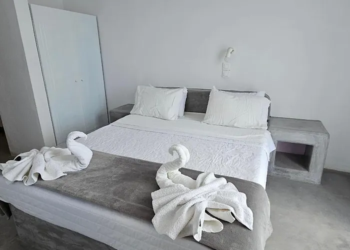 Santorini Sunrise ホテル ペリッサ