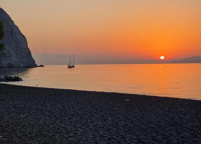 Santorini Sunrise 3* Perissa (Santorini)